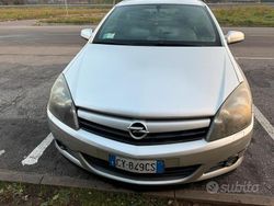 Grigio Usata 2005 Opel Astra GTC Coupé | 1450 €