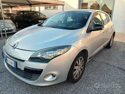 Argento Usata 2011 Renault Mégane III Tre volumi | 3450 € (Ottimo prezzo)