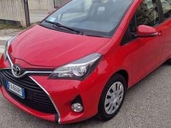 Rosso Usata 2015 Toyota Yaris Active Due volumi | 8500 € (Buon prezzo)