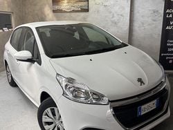 Bianco Usata 2019 Peugeot 208 Due volumi | 7990 € (Ottimo prezzo)