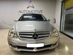Grigio Usata 2006 Mercedes R320 Monovolume | 6999 € (Buon prezzo)