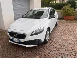 Bianco Usata 2017 Volvo V40 CC Business Edition Station wagon | 13.900 € (Cara)