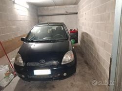 Nero Usata 2002 Toyota Yaris Due volumi | 2800 €