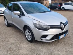 Grigio Usata 2017 Renault Clio IV Zen Tre volumi | 8500 € (Buon prezzo)