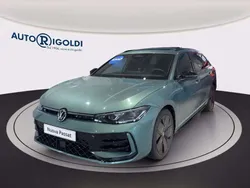 Mariposite green metalizzato Nuova 2024 VW Passat R-line Station wagon | 43.900 € (Buon prezzo)