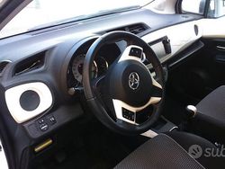Bianco Usata 2013 Toyota Yaris Tre volumi | 8000 €