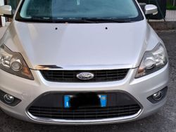Grigio Usata 2010 Ford Focus Tre volumi | 3000 € (Buon prezzo)
