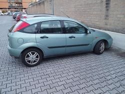 Usata 1999 Ford Focus Trend Tre volumi | 2000 €