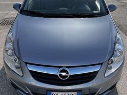 Usata 2009 Opel Corsa Cosmo Tre volumi | 5200 € (Molto cara)