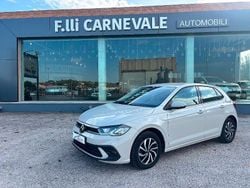 Grigio Usata 2023 VW Polo Life Tre volumi | 15.870 € (Buon prezzo)