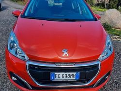 Arancione Usata 2016 Peugeot 208 Access Due volumi | 8700 € (Buon prezzo)