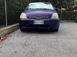 Usata 1998 Toyota Yaris Tre volumi | 1250 €