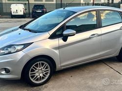 Grigio Usata 2010 Ford Fiesta Titanium Tre volumi | 4499 € (Buon prezzo)