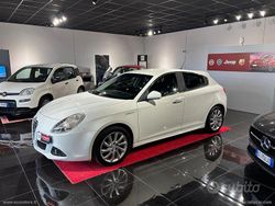 Bianco Usata 2013 Alfa Romeo Giulietta Progression Tre volumi | 5500 € (Buon prezzo)