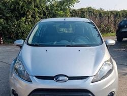 Grigio Usata 2010 Ford Fiesta Due volumi | 3999 € (Buon prezzo)