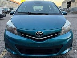 Verde Usata 2014 Toyota Yaris Tre volumi | 8499 € (Buon prezzo)