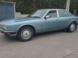 Blu Usata 1989 Jaguar XJ40 Tre volumi | 4990 €
