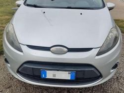 Grigio Usata 2010 Ford Fiesta Due volumi | 2300 € (Ottimo prezzo)