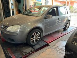 Grigio Usata 2007 VW Golf V Tre volumi | 2800 € (Ottimo prezzo)
