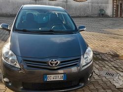 Marrone Usata 2010 Toyota Auris Tre volumi | 3600 €