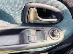 Usata 2003 Renault Clio II Tre volumi | 1500 € (Buon prezzo)