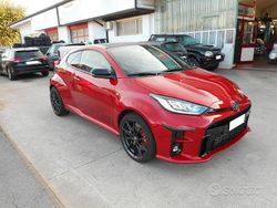 Rosso Usata 2023 Toyota Yaris Tre volumi | 39.000 € (Buon prezzo)
