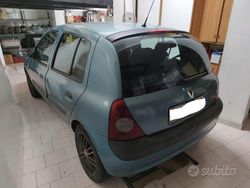 Blu Usata 2004 Renault Clio II Tre volumi | 1800 € (Molto cara)