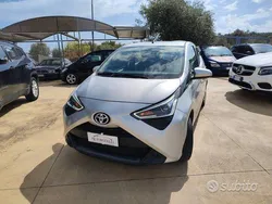 Grigio Usata 2021 Toyota Aygo Business Edition Due volumi | 11.900 € (Buon prezzo)