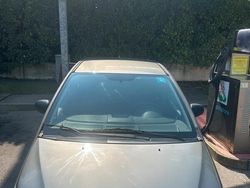 Verde Usata 2011 Mitsubishi Colt Due volumi | 2700 €