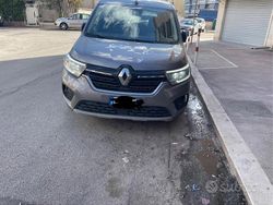 Grigio Usata 2023 Renault Kangoo Tre volumi | 20.500 € (Buon prezzo)