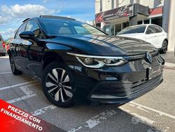 Nero Usata 2023 VW Golf VIII Move Tre volumi | 24.000 € (Ottimo prezzo)