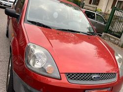 Rosso Usata 2006 Ford Fiesta Ghia Due volumi | 2000 € (Buon prezzo)