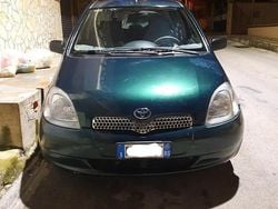 Verde Usata 1999 Toyota Yaris Sol Tre volumi | 1400 € (Buon prezzo)