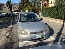 Grigio Usata 2000 Toyota Yaris Sol Tre volumi | 1700 € (Buon prezzo)