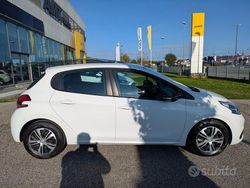 Bianco Usata 2016 Peugeot 208 Active Due volumi | 7900 € (Buon prezzo)