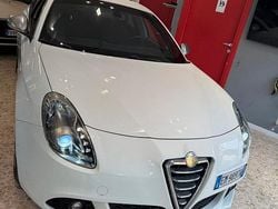Bianco Usata 2012 Alfa Romeo Giulietta Exclusive Tre volumi | 5990 € (Buon prezzo)
