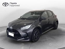 Dark grey met Usata 2020 Toyota Yaris Hybrid Trend Tre volumi | 18.500 € (Buon prezzo)