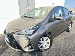 Grigio Usata 2019 Toyota Yaris Active Tre volumi | 12.500 € (Buon prezzo)