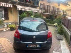 Grigio Usata 2009 Renault Clio II Tre volumi | 850 €