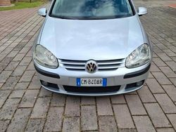 Grigio Usata 2004 VW Golf IV Comfortline Tre volumi | 2000 € (Cara)