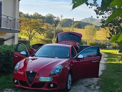 Rosso Usata 2016 Alfa Romeo Giulietta Tre volumi | 7000 € (Buon prezzo)