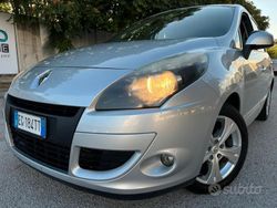 Grigio Usata 2011 Renault Scénic III Luxe Monovolume | 3500 € (Buon prezzo)