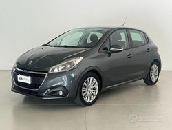 Grigio Usata 2015 Peugeot 208 Active Due volumi | 4900 € (Molto cara)