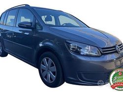 Grigio Usata 2015 VW Touran Trendline Monovolume | 8950 € (Super prezzo)