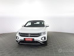 Pure white con capote nera Usata 2023 VW T-Roc Style SUV | 23.400 € (Buon prezzo)