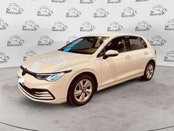 Bianco Usata 2022 VW Golf Life Tre volumi | 19.900 € (Buon prezzo)