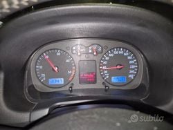 Grigio Usata 2003 VW Golf Tre volumi | 2800 € (Buon prezzo)