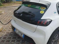 Usata 2020 Peugeot e-208 Allure Due volumi | 9900 € (Buon prezzo)