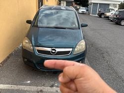 Verde Usata 2008 Opel Zafira Monovolume | 2500 € (Molto cara)