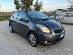 Grigio Usata 2011 Toyota Yaris Sol Tre volumi | 5800 € (Cara)